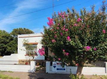 Casa · 124m² · 3 Ambientes · 1 Cochera · Casa en Venta en El Socorro con Patio
