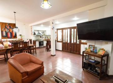 Casa · 164m² · 4 Ambientes · 1 Cochera · Venta Casa 4 Amb. con Patio y Parrilla Apto Cred.