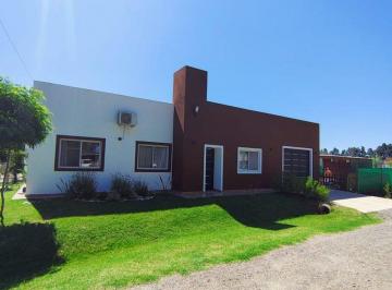 Casa · 140m² · 4 Ambientes · 1 Cochera · Venta Casa Barrio Cerrado San Jose