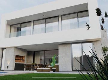 Casa · 231m² · 7 Ambientes · 2 Cocheras · Venta de Magnífica Casa Barrio Rincón de Drummond