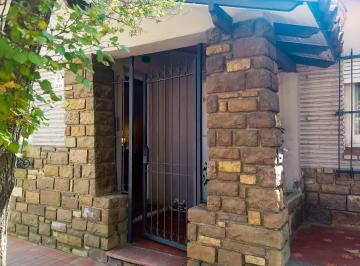 Casa · 261m² · 7 Ambientes · 1 Cochera · Amplia Casa en Venta con Depto Independiente