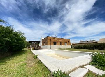 Casa · 173m² · 4 Ambientes · 1 Cochera · Casa en Venta Barrio Privado Rumenco