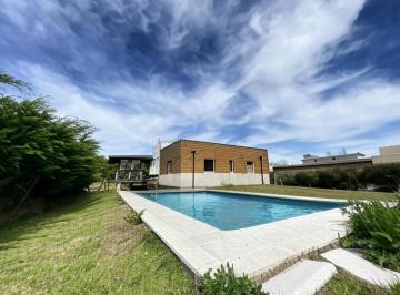 Casa · 173m² · 4 Ambientes · 1 Cochera · Casa en Venta Barrio Privado Rumenco