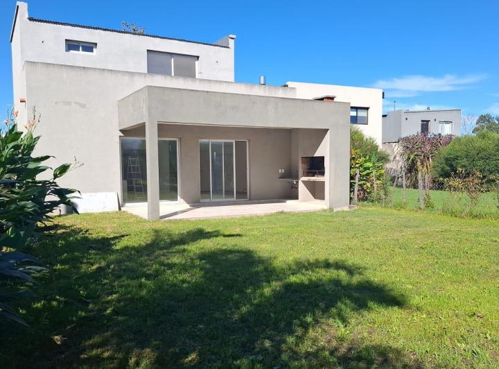 Casa · 159m² · 4 Ambientes · 2 Cocheras