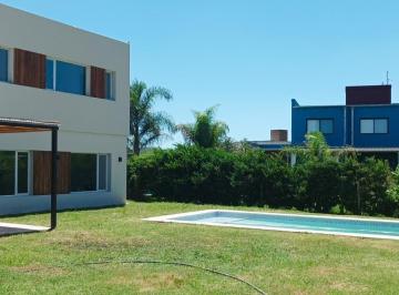 Casa · 225m² · 6 Ambientes · 2 Cocheras · Venta de Casa en San Matías (Escobar)