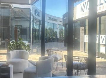 Local comercial · 150m² · Local de 150 m² en Alquiler en Canning. Ruta 58, Complejo Vista Gold, Ezeiza.