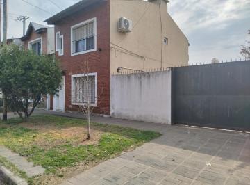 Casa · 120m² · 5 Ambientes · 2 Cocheras · Casa en Venta - 3 Dorm. 2 Baños - Cochera - 160 m² - Campana