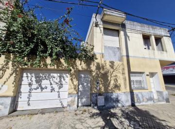 Casa · 163m² · 7 Ambientes · 2 Cocheras · Venta Casa - Dos Plantas - Cochera - Parrilla
