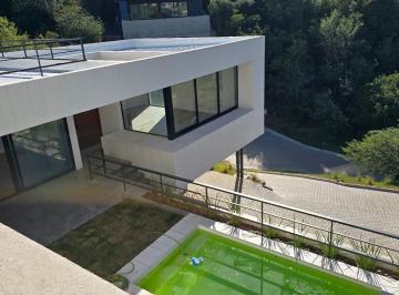 Casa · 250m² · 4 Ambientes · 4 Cocheras · Alquilo Increible Casa en La Deseada 3 Dorm
