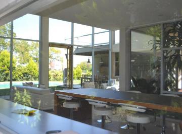 Casa · 405m² · 6 Ambientes · 2 Cocheras · Venta Casa Haras Escobar: 6 Ambientes - Piscina Climatizada - B° Atardecer