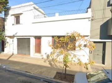 Casa · 149m² · 3 Ambientes · 1 Cochera · Hermosa Casa Amplia. a Cuadras de Cofico y Calle Esquiu