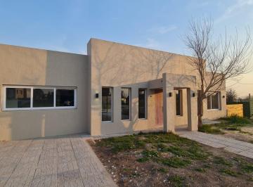 Casa · 140m² · 4 Ambientes · 2 Cocheras · Casa en Area 2. San Sebasrian. Boote y José Hernandez. Escobar