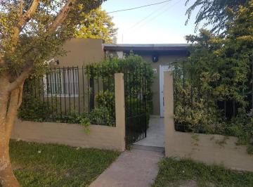 Casa · 80m² · 3 Ambientes · 1 Cochera · Casa - El Jaguel