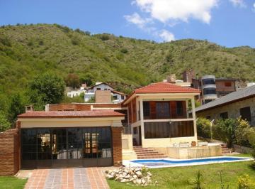 Casa · 294m² · 10 Ambientes · 4 Cocheras · Oportunidad Única en Villa Carlos Paz – Casa con Vista a Las Sierras y El Lago San Roque