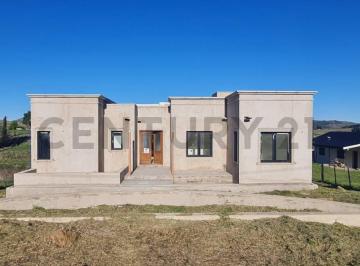 Casa · 160m² · 4 Ambientes · 2 Cocheras · Oportunidad! Casa en Venta a Terminar en Tandil