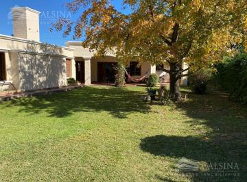 Casa · 400m² · 8 Ambientes · 2 Cocheras · Casa en Venta en Villa Allende, Lomas Este