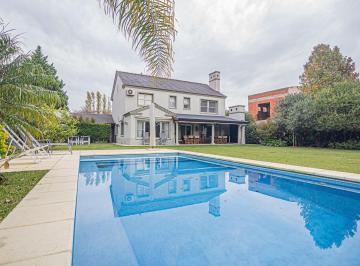 Casa · 289m² · 4 Dormitorios · 2 Cocheras · Casa en Venta Santa Maria de Tigre