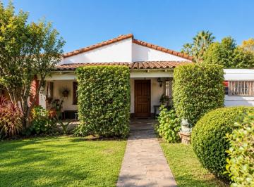 Casa · 230m² · 7 Ambientes · 4 Cocheras · Casa en Venta en Hurlingham