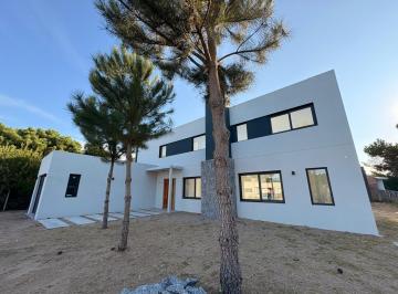 Casa de 5 ambientes, Pinamar · Casa a Estrenar, a La Venta en Barrio Nayades, Pinamar.