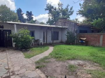 Campo · 100m² · 3 Dormitorios · 5 Cocheras · Casa Americana en Amplio Terreno a m Av Martin Fierro en Venta
