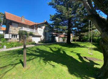 Casa · 560m² · 7 Ambientes · 4 Cocheras · Aristobulo del Valle 3000 - Playa Grande - Mar del Plata