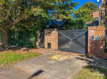 Casa · 220m² · 5 Ambientes · 1 Cochera · Casa en Venta en Parque Johnston - Hurlingham