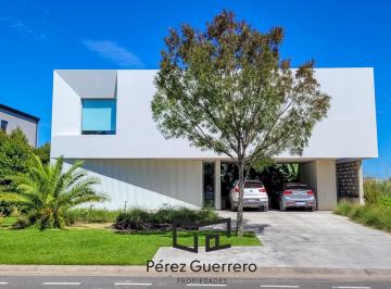 Casa · 281m² · 5 Ambientes · 2 Cocheras · Casa en Venta en Puertos Muelles a La Laguna