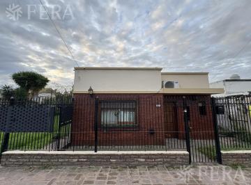 Casa · 90m² · 3 Ambientes · Venta Casa 3 Ambientes con Amplio Jardín en Florencio Varela