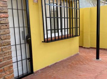 Casa de 3 ambientes, Rosario · Alquiler Casa 2 Dorm. Santiago 4688