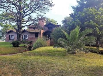 Casa · 253m² · 4 Ambientes · 2 Cocheras · Casa en Venta Zona del Golf