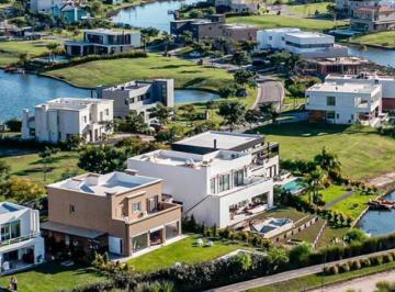 Terreno · 1054m² · Lote en Puertos a La Laguna! Barrio Amarras!