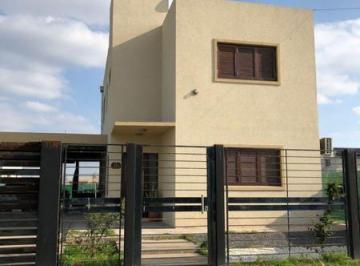 Casa · 120m² · 4 Ambientes · Irena Sendler 200