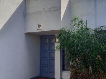 Casa · 81m² · 3 Ambientes · 1 Cochera · Casa en Venta en Beccar - San Isidro con Jardín