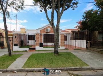 Casa · 211m² · 3 Dormitorios · 1 Cochera · Venta Casa en Grand Bourg