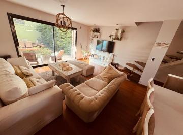 PH · 130m² · 4 Ambientes · PH en Alberti 900 de Cuatro Ambientes con Garage y Patio en Alquiler 24 Meses