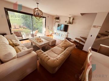 PH · 130m² · 4 Ambientes · PH en Alberti 900 de Cuatro Ambientes con Garage y Patio en Alquiler 24 Meses
