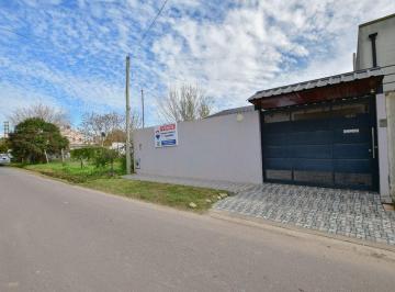 Casa · 140m² · 3 Ambientes · 1 Cochera · Casa en Venta Villa Castells 2 Dorm.