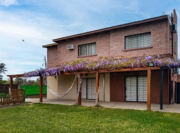 Casa · 120m² · 5 Ambientes · 2 Cocheras · Venta - Casa de 3 Dorm. con Jardin y Pileta. Fisherton, Rosario.