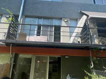 Casa · 106m² · 5 Ambientes · 1 Cochera · Triplex en Alquiler