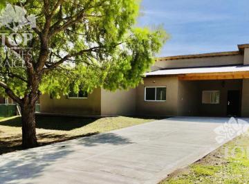 Casa · 150m² · 5 Ambientes · 4 Cocheras · Casa en Estancia Smithfield