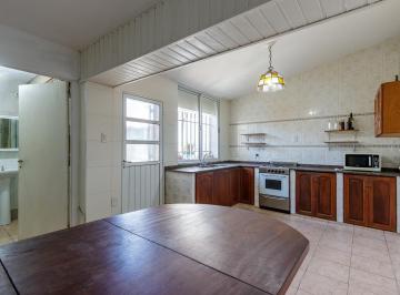 Casa · 90m² · 8 Ambientes · 1 Cochera · En Venta Casa en Fiherton