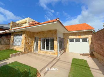 Casa · 148m² · 4 Ambientes · 1 Cochera · Alquiler 12 Meses - Casa 3 Ambientes - Zona Chauvin