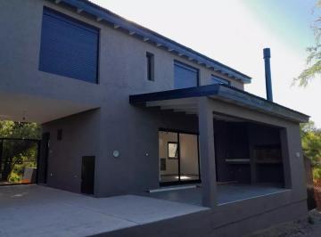 Casa · 138m² · 5 Ambientes · 1 Cochera · Casa en Loma del Cigarral, Unquillo, Córdoba, a Estrenar, 3 Dorm.