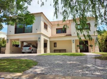 Casa · 450m² · 7 Ambientes · 2 Cocheras · Casa en Alquiler en El Encuentro