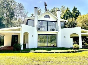 Casa · 220m² · 5 Ambientes · 8 Cocheras · Casa en Venta Barrio Colonia de Chacras