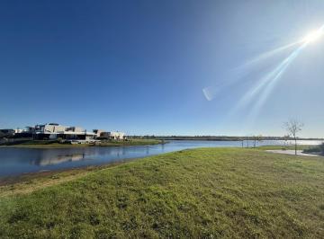 Terreno · 1046m² · Lote en Venta en Costas Puertos del Lago con Costas en Todo Su Entorno Al Lago Central