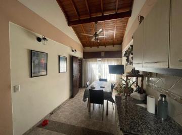 Casa · 67m² · 3 Ambientes · 1 Cochera · PH en Venta Tres de Febrero, Cochera, Patio