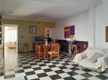 Casa · 179m² · 5 Ambientes · 2 Cocheras · Casa de 3 Dorm.. Patio Seco. Doble Cochera.
