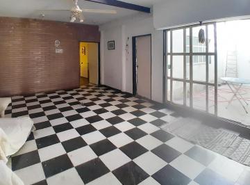 Casa · 179m² · 5 Ambientes · 2 Cocheras · Venta | Permuta: Casa 3 Dorm. - Doble Cochera - Patio. Barrio Las Heras, Rosario.