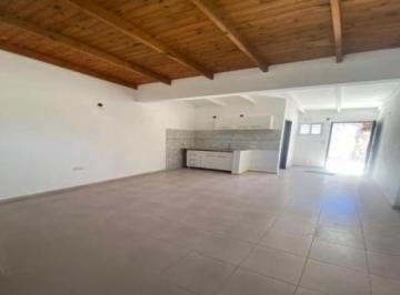 PH · 60m² · 3 Ambientes · 1 Cochera · PH en Venta - 2 Dorm. 1 Baño - Patio - Cochera - 70 m² - City Bell, La Plata